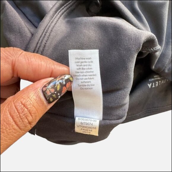 Athleta Women's High-Rise Leggings in Black with Back Zipper Pockets (Size XS) - Picture 7 of 8